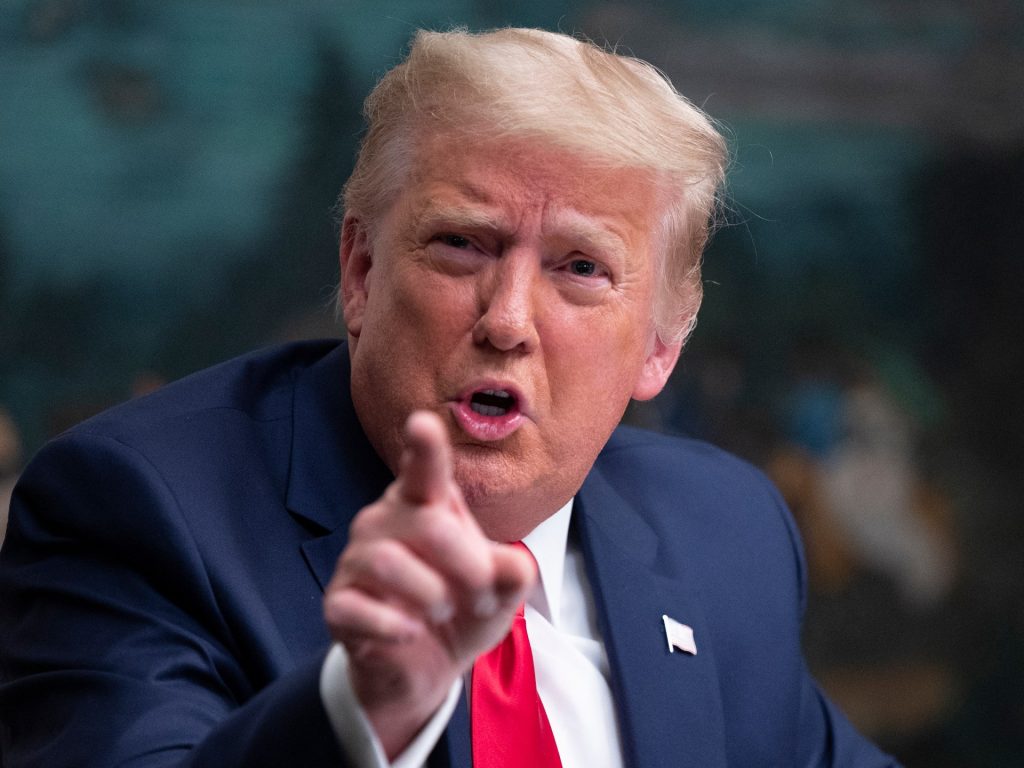 ترامب يكشف لملياردير أسترالي معلومات سرية حول غواصات نووية أميركية