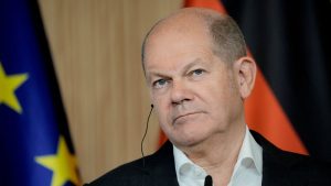 المستشار الألماني “قلق” من الصعود القوي لليمين المتطرف في الانتخابات المحلية الأخيرة