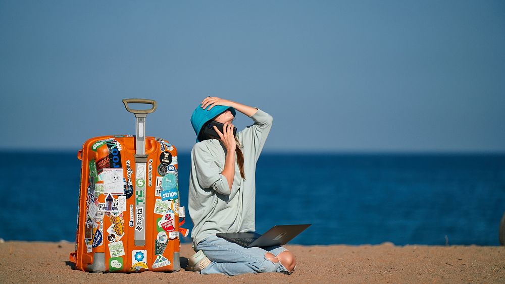 يكشف تقرير جديد أن السفر مبكرًا لتجنب التأخير والإلغاء