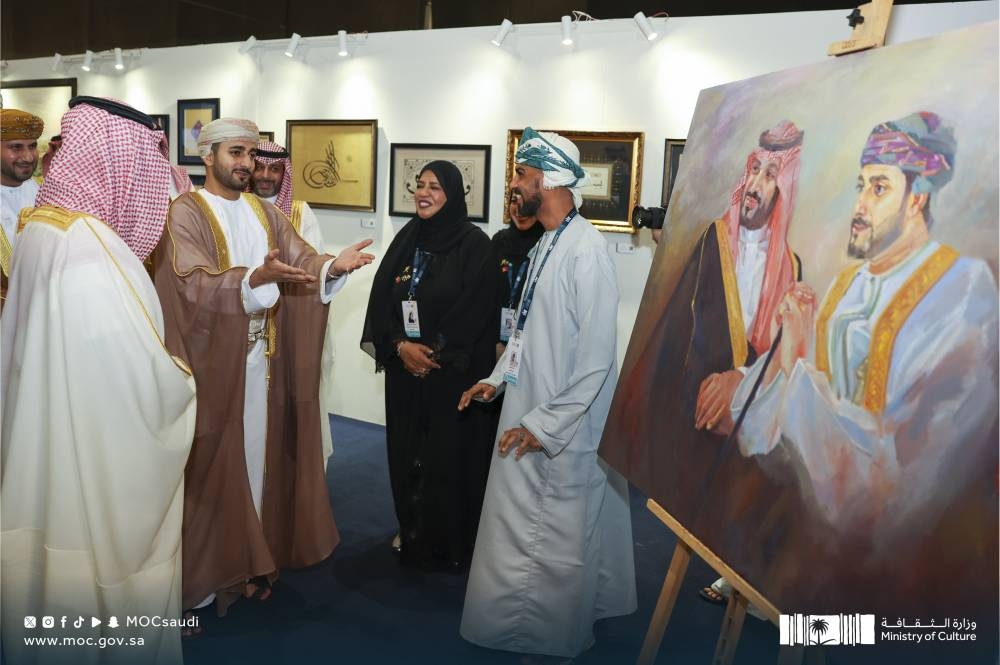 وزير الثقافة ونظيره العُماني يزوران «كتاب الرياض»