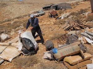 مخطط إحلالي.. فلسطينيون يغادرون أراضيهم تحت تهديد المستوطنين