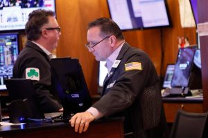 انخفاض مؤشرات وول ستريت مع ترقب المستثمرين بيانات التضخم