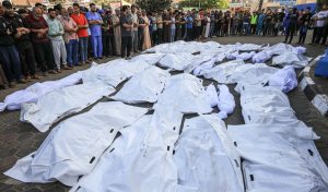 نيوزويك: خسائر المدنيين في غزة قضية مركزية تعرض إسرائيل للإدانة