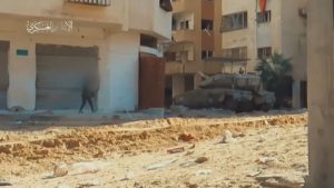 “حلّل يا دويري”.. صراخ أحد مقاتلي القسام يتصدر مواقع التواصل الاجتماعي