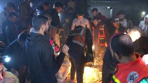 فيديو : فيديو: مقتل ثلاثة فلسطينيين في قصف إسرائيلي لمنزل بمخيم الشابورة في غزة