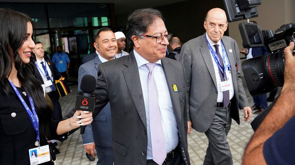 هل موّل تاجرُ مخدرات الحملة الانتخابية لرئيس كولومبيا؟ ولماذا فتح البرلمان تحقيقا في القضية؟