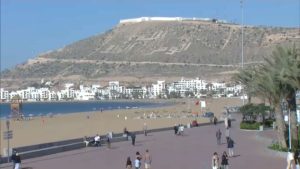 للاحتفال بعيد رأس السنة.. السيّاح المحليون والأجانب يتوافدون إلى منتجعات المغرب