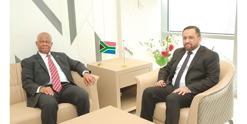 سفير جنوب أفريقيا ناقش سبل تعزيز التعاون التجاري مع «لولو هايبر ماركت»