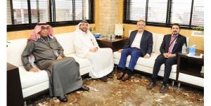 رئيس التحرير بحث مع سفير پيرو تعزيز التعاون الإعلامي