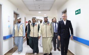 وفد «الهلال» يوزع هدايا على مرضى مستشفى الناس بمصر