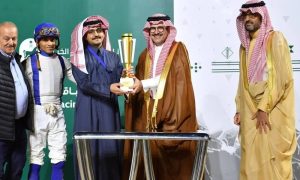 برعاية عبدالعزيز بن سعود.. وكيل «الداخلية» يتوج الفائزين بكأس الوزارة لسباق الخيل