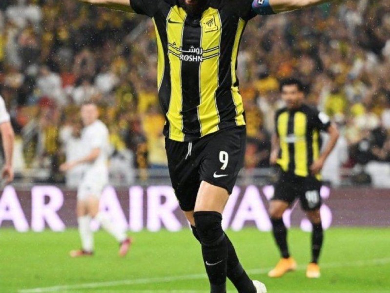 بنزيما يعادل ميسي وسواريز ويقترب من رونالدو