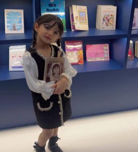 رنا تعرض «التئام في سن العاشرة» بجناح المؤلف السعودي