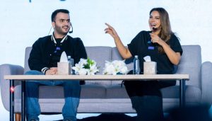 مقدما «بودكاست أريكة» يستعرضان تجربتهما في «كتاب جدة»