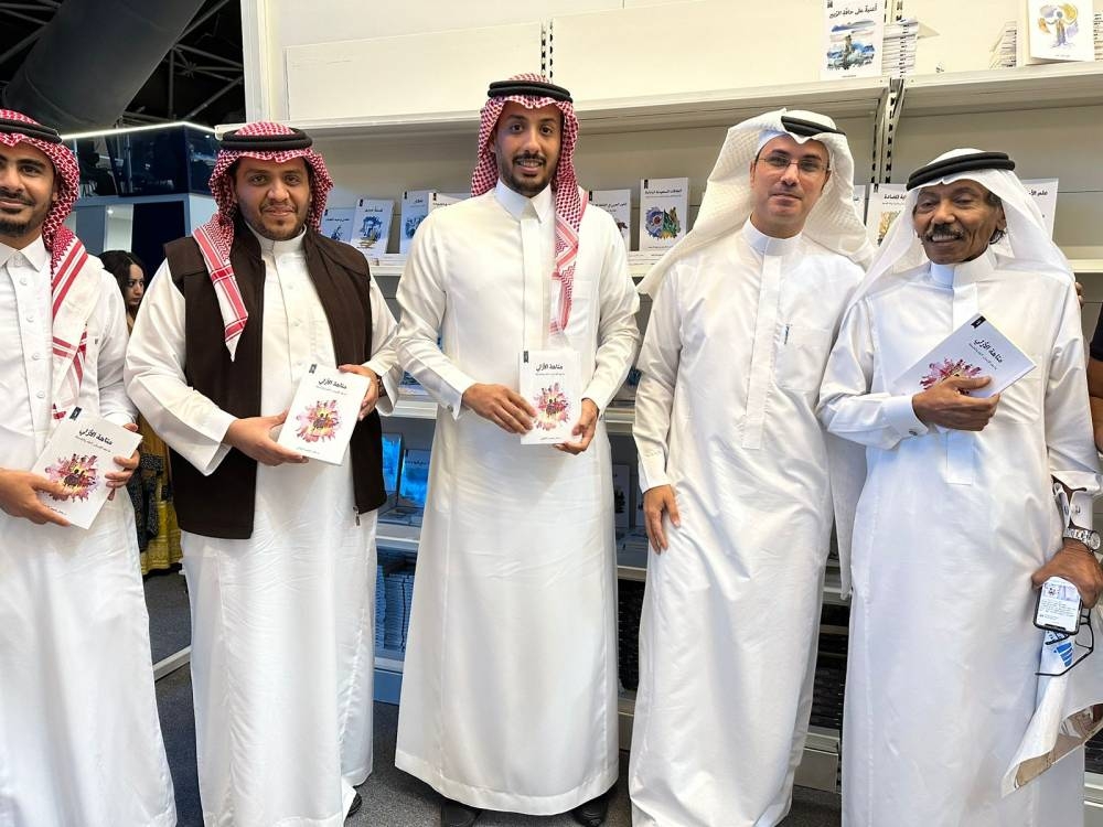 عادل خميس يطلق «متاهة الأزلي: ما بعد الإنسان النقد والفلسفة» في «كتاب جدة»