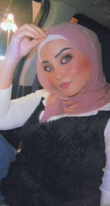 لارا تحول «الفاكهة» إلى فن