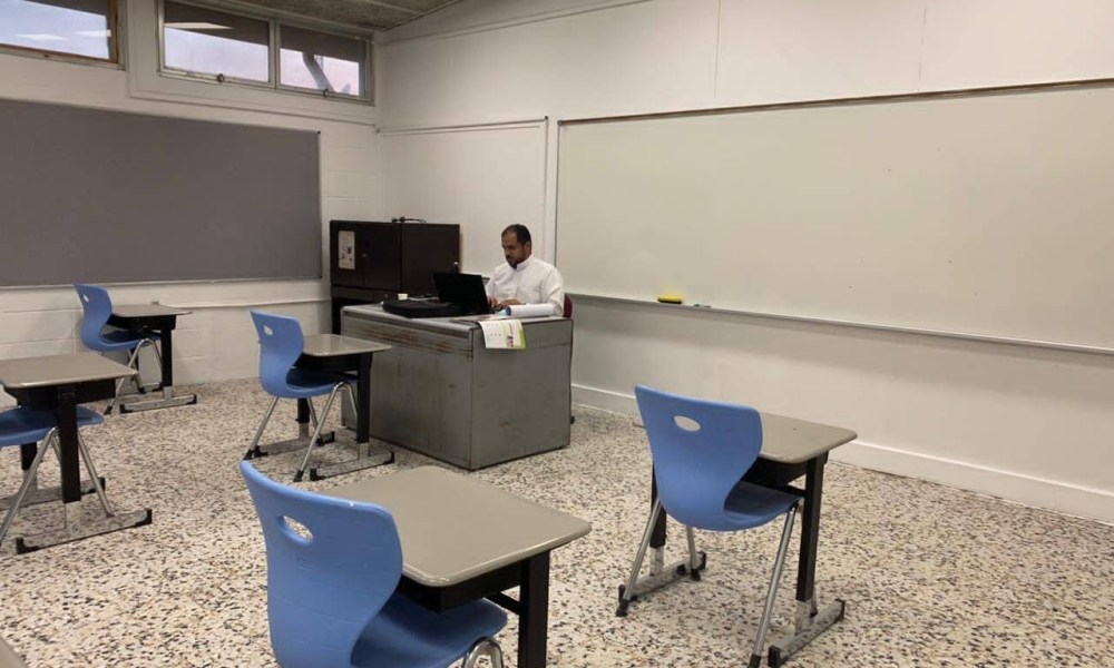 صلاحيات لمدير المدرسة في تحويل الدراسة «عن بعد»