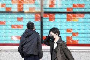 نيكاي يتراجع لأقل مستوى في 3 أسابيع