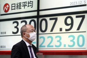 نيكاي يتراجع 1.8% مقتفيا أثر وول ستريت