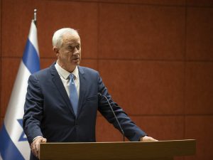 استطلاع: 51% من الإسرائيليين يفضلون غانتس على نتنياهو لرئاسة الحكومة