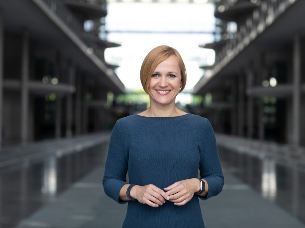 أثارت انتقادات وسخرية.. نائبة ألمانية تدعو لحظر قناة الجزيرة