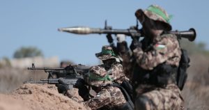 القسام تواصل استهداف دبابات الاحتلال وتفجر عبوات في قوة إسرائيلية راجلة