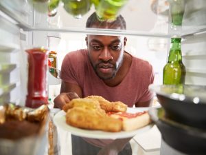 7 وجبات خفيفة مثالية للتصدي لهجمات الجوع الليلي