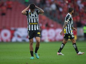 بعد سانتوس البرازيلي.. أندية عريقة ذاقت مرارة الهبوط للدرجة الثانية