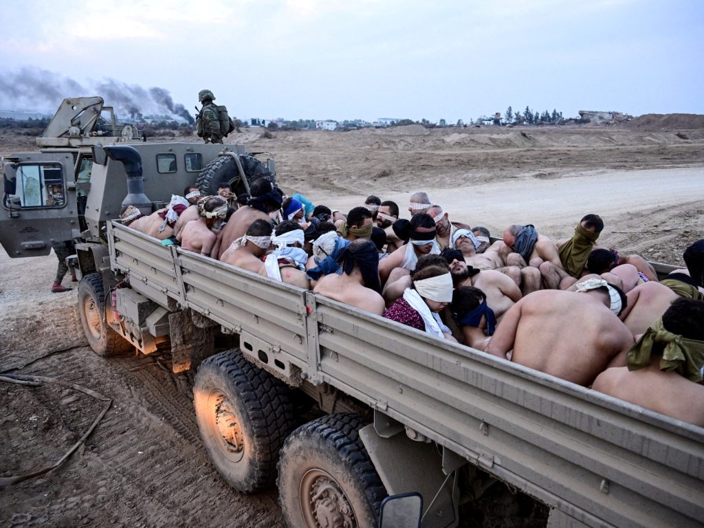 جياع وعطشى ومهانون.. حملات اعتقال جماعي إسرائيلية تنشر الخوف شمال غزة