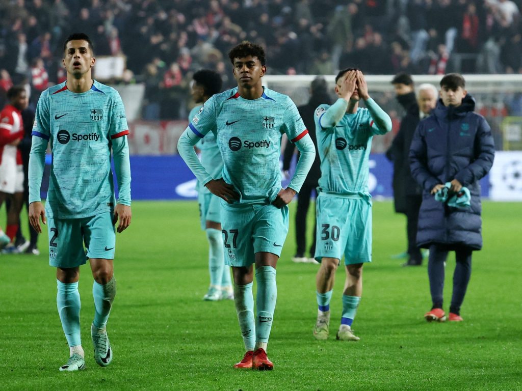 لاعبو برشلونة مجبرون على الاستحمام في منازلهم