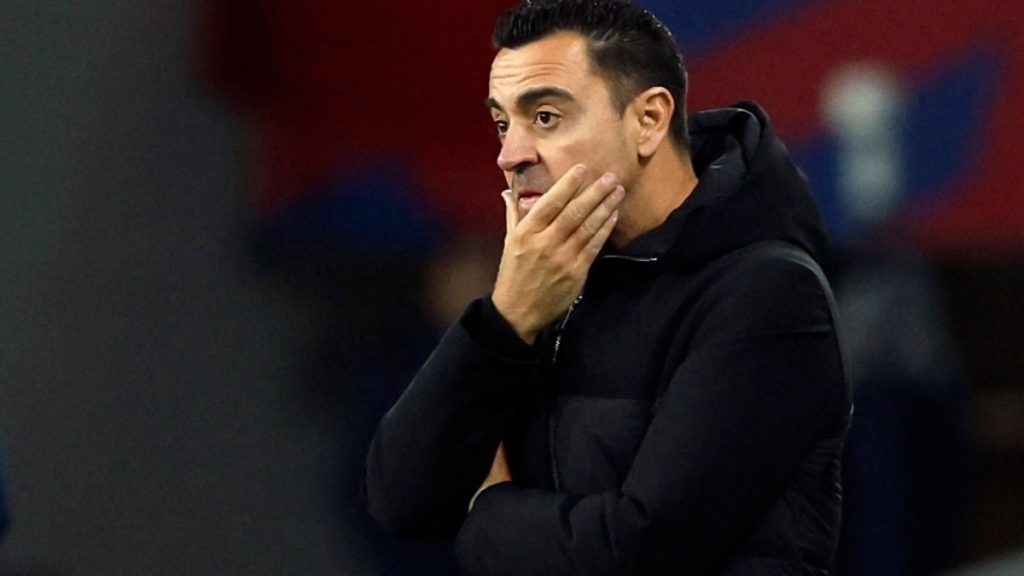 برشلونة متمسك بتشافي رغم الأداء الفوضوي والنتائج السيئة