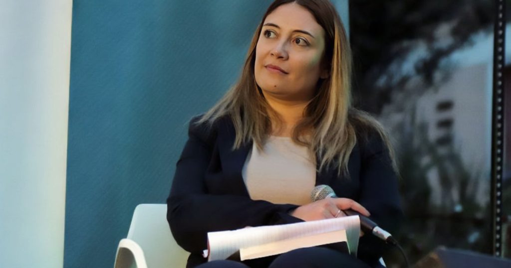 الكاتبة الإيطالية رومانا روبيو: أهل غزة ليسوا مجرد أرقام والفلسطينيون وحدهم من يختار وسائل المقاومة