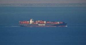 بعد “ميرسك”.. “هاباغ لويد” الألمانية تدرس وقف عملياتها عبر البحر الأحمر