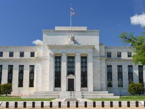 المركزي الأميركي يبقي أسعار الفائدة دون تغيير والتشديد النقدي بلغ نهايته