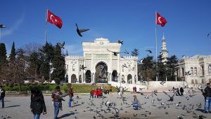 التسجيل في الجامعات التركية الحكومية أو المنحة التركية: مقارنة شاملة