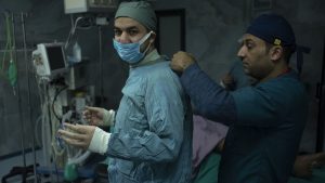 شاهد: شهادة طبيب غزي لم يغادر المستشفى الذي يعمل به في رفح منذ نحو 100 يوم من الحرب