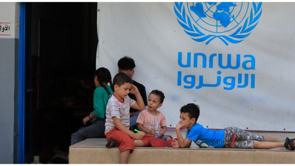 ماذا نعرف عن التورط المزعوم لعدد من موظفي وكالة الغوث “الأونروا” في هجوم السابع من أكتوبر؟