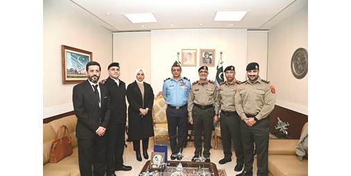 الكويت تبحث التعاون العسكري مع باكستان