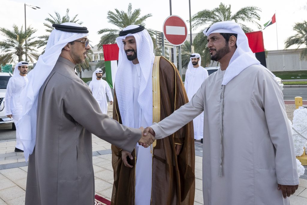 منصور بن زايد يحضر حفل زفاف محسن المزروعي في مجلس البطين