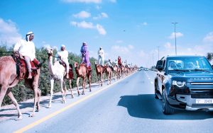 محمد بن راشد يلتقي المشاركين في قافلة «رحلة الهجن»