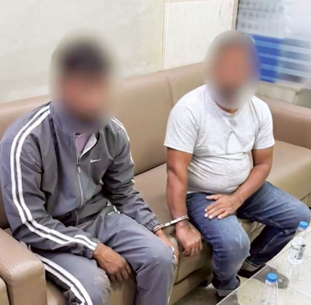 جمارك الشارقة تحبط محاولة تهريب متسلِّلين إلى الدولة