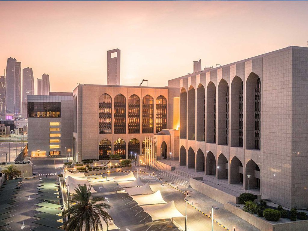أصول البنوك الإسلامية بالإمارات تلامس 700 مليار درهم