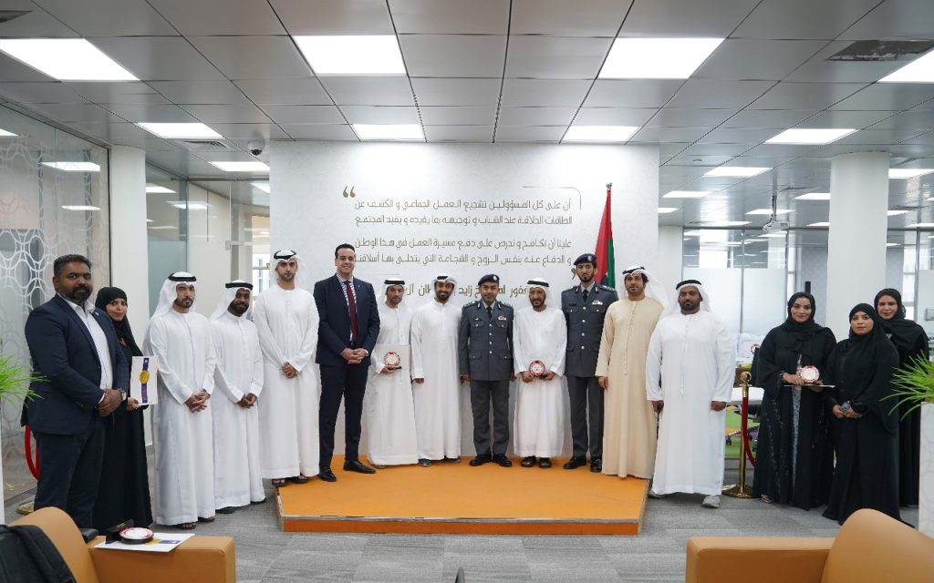 شرطة أبوظبي تكرم 7 جهات مجتمعية وتطوعية لمبادراتها الإنسانية المتميزة