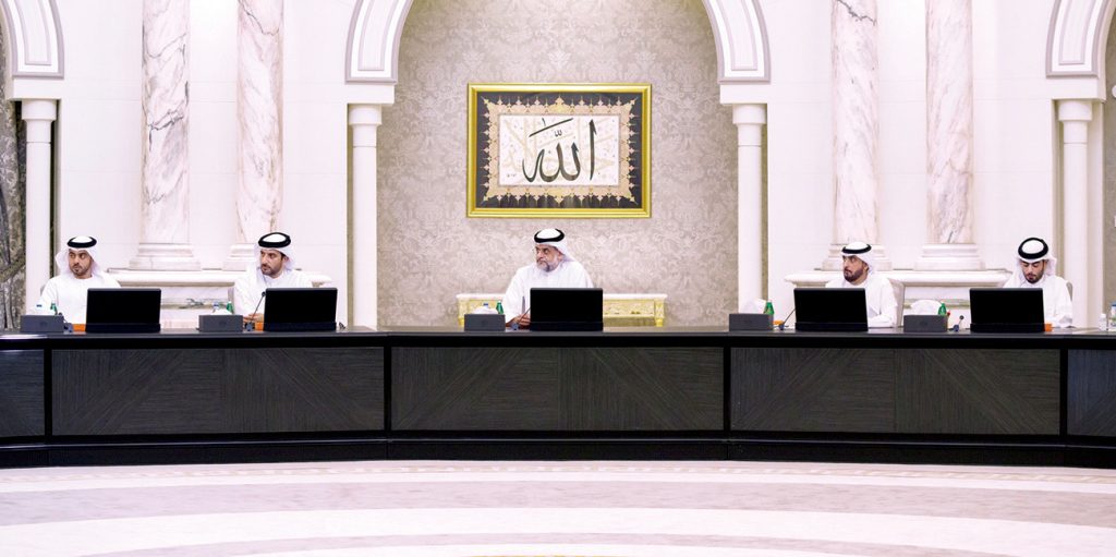 «تنفيذي الشارقة» يبحث تطوير الخدمات الحكومية