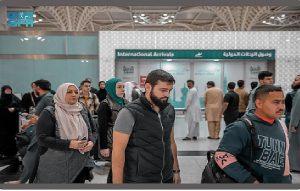 وصول الدفعة الثانية من ضيوف خادم الحرمين لبرنامج العمرة والزيارة إلى المدينة
