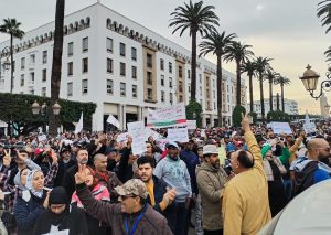 توقيف مدرسين عن العمل يفاقم أزمة قطاع التعليم في المغرب