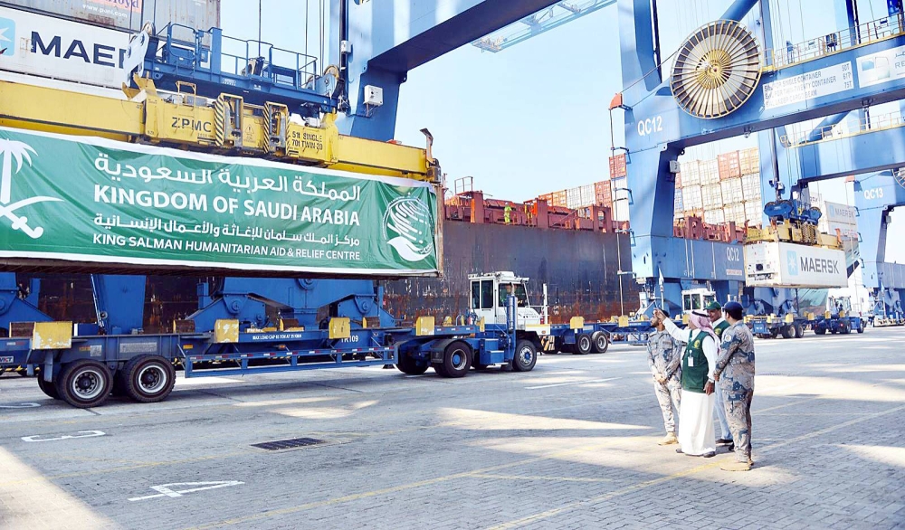 الباخرة الخامسة تبحر إلى بورسعيد.. والطائرة الـ38 تصل العريش