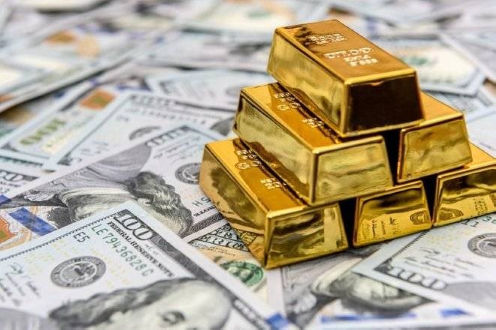 الذهب يرتفع مع تراجع الدولار وانخفاض عوائد سندات الخزانة الأمريكية
