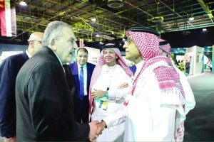 مئات العارضين يتواجدون بـ«مكة للحلال» في أول أيامه