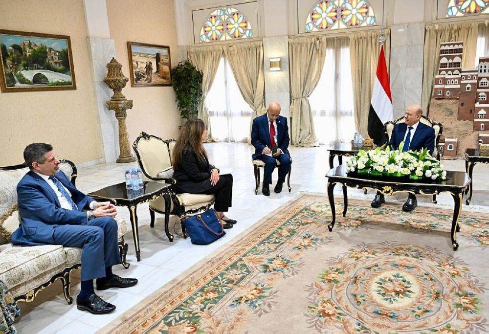 الحوثي يطرد موظفي الأمم المتحدة.. الحكومة اليمنية تفتح أبوابها لهم